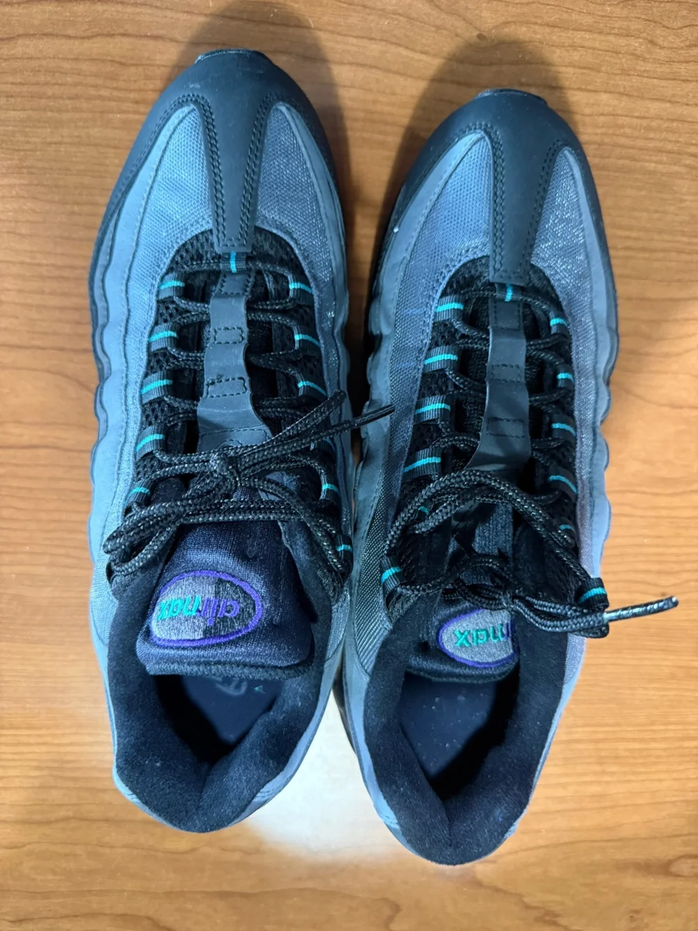 Nike Men’s Sneakers in Teal and Black